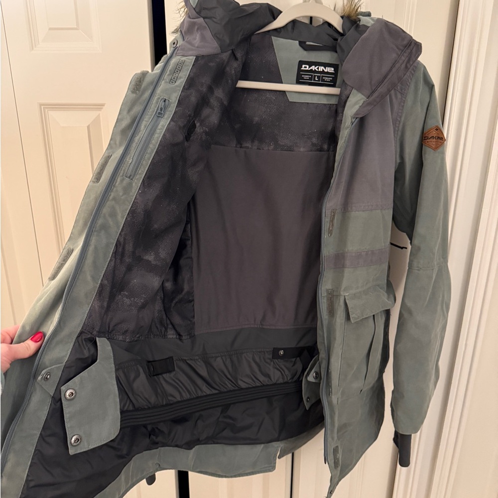 Dakine Women’s Snowboarding Jacket Size Large - Picture 2 of 5